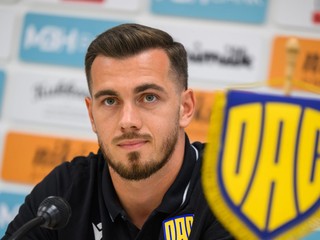 Taras Kačaraba počas tlačovej konferencie.