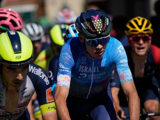 Chris Froome v pelotóne, archívny záber.