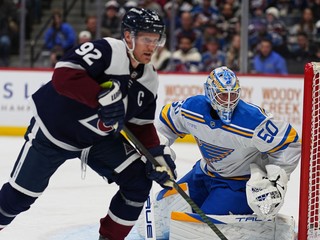Gabriel Landeskog v zápase so St. Louis.