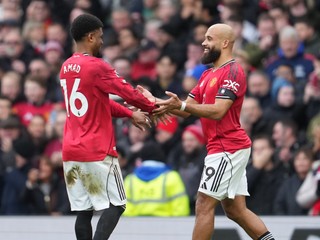 Vpravo Bryan Mbeumo oslavuje gól proti Tottenhamu.