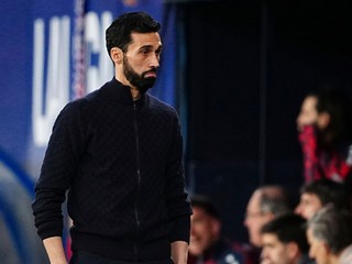 Tréner Realu Madrid Alvaro Arbeloa reaguje v zápase 25. kola španielskej La Ligy CA Osasuna - Real Madrid.