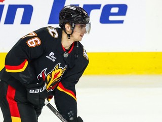 Martin Pospíšil v drese Calgary Flames. 