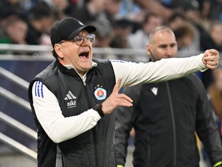 Na snímke tréner Slovana Vladimír Weiss.