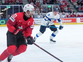 Švajčiarsky kapitán Roman Josi počas finále MS v hokeji 2026.