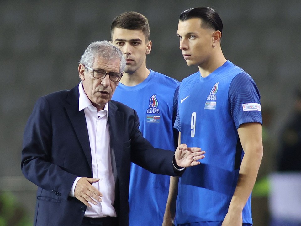 Tréner Azerbajdžanu Fernando Santos v zápase proti Slovensku.