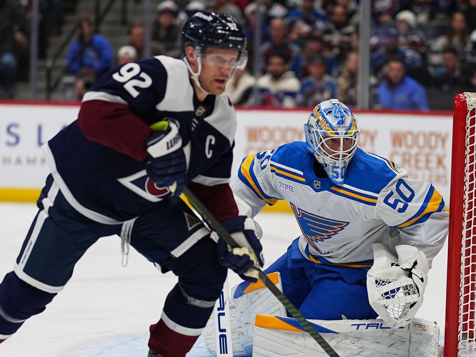 Gabriel Landeskog v zápase so St. Louis.