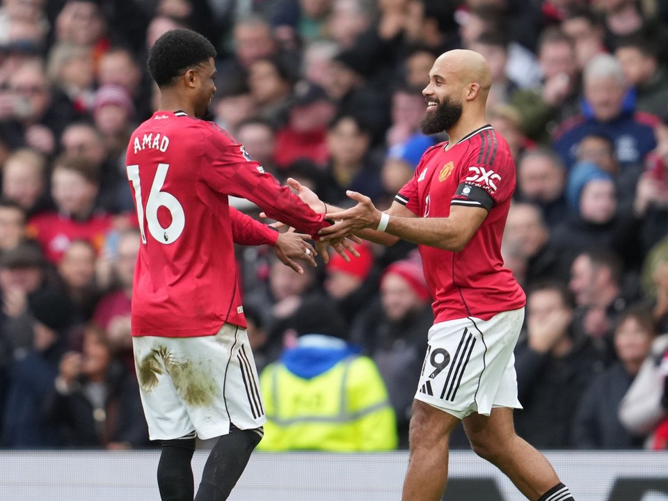 Vpravo Bryan Mbeumo oslavuje gól proti Tottenhamu.