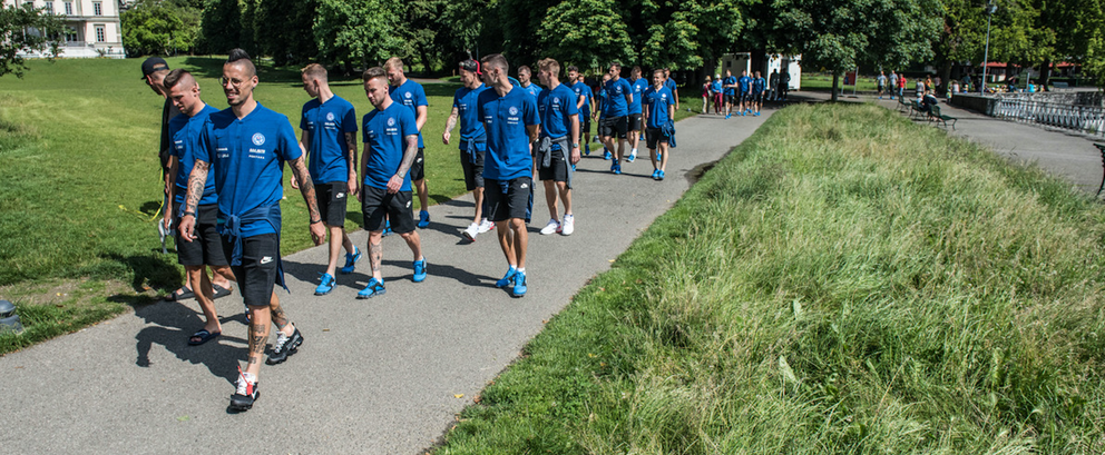 Futbaloví reprezentanti zamierili po zraze na dovolenky.