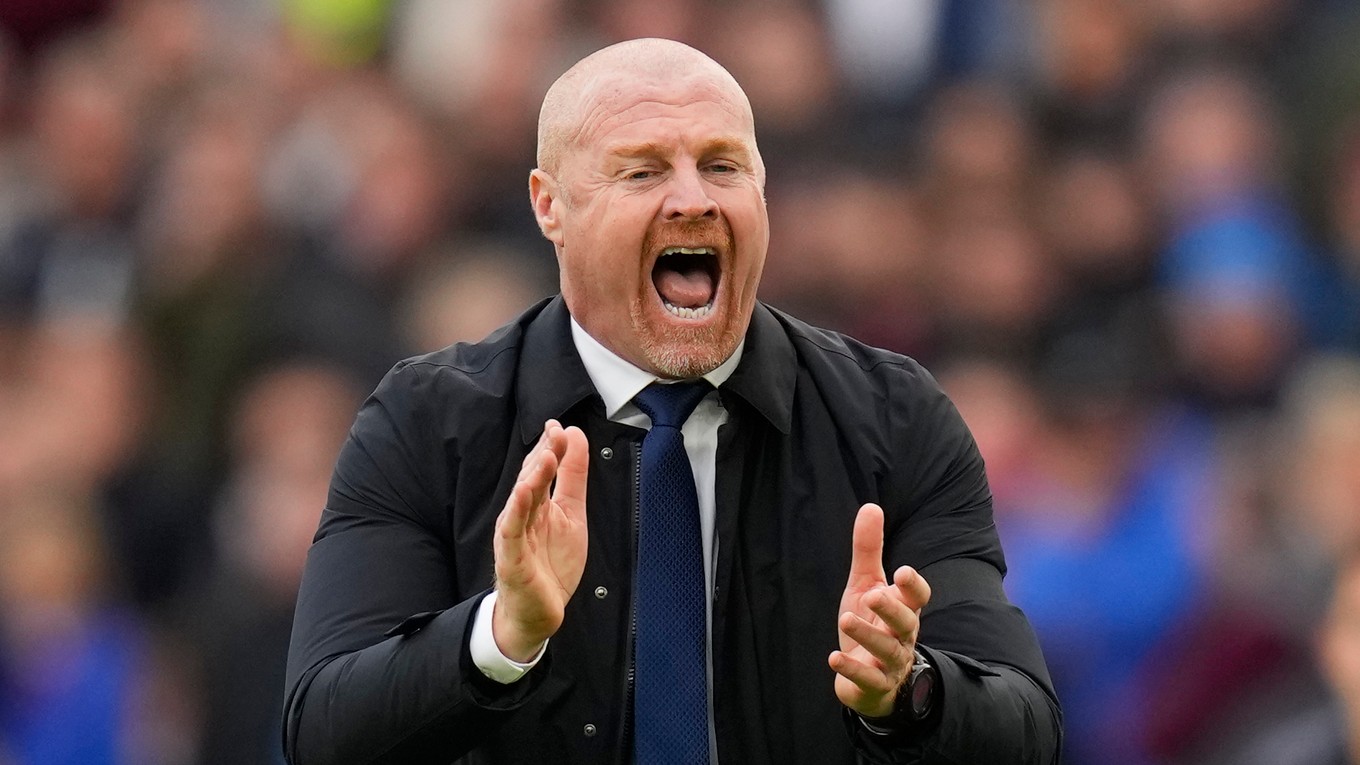 Na archívnej snímke tréner Sean Dyche.