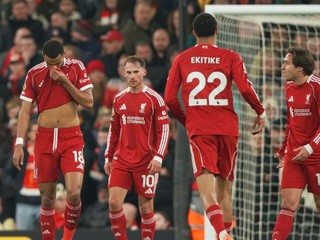 Hráči Liverpoolu po prehre s Nottinghamom.