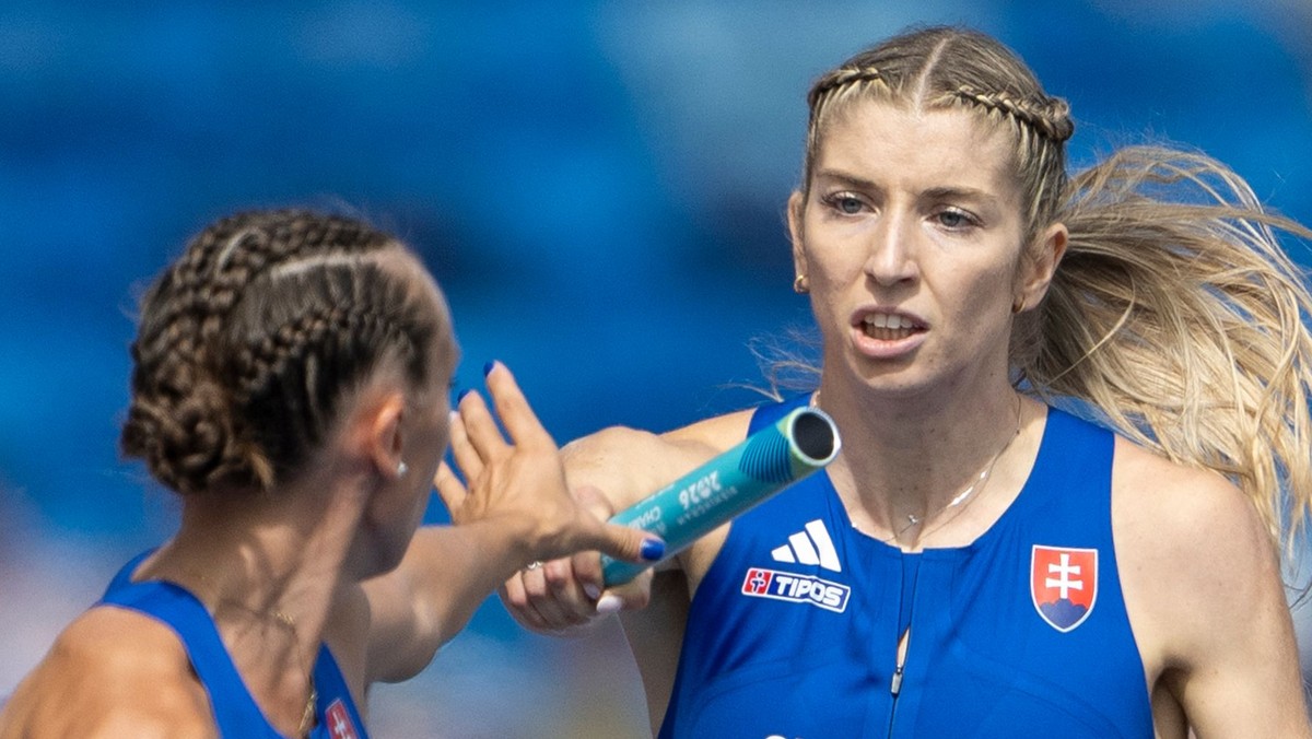 Na snímke slovenské atlétky zľava Gabriela Gajanová a Emma Zapletalová.