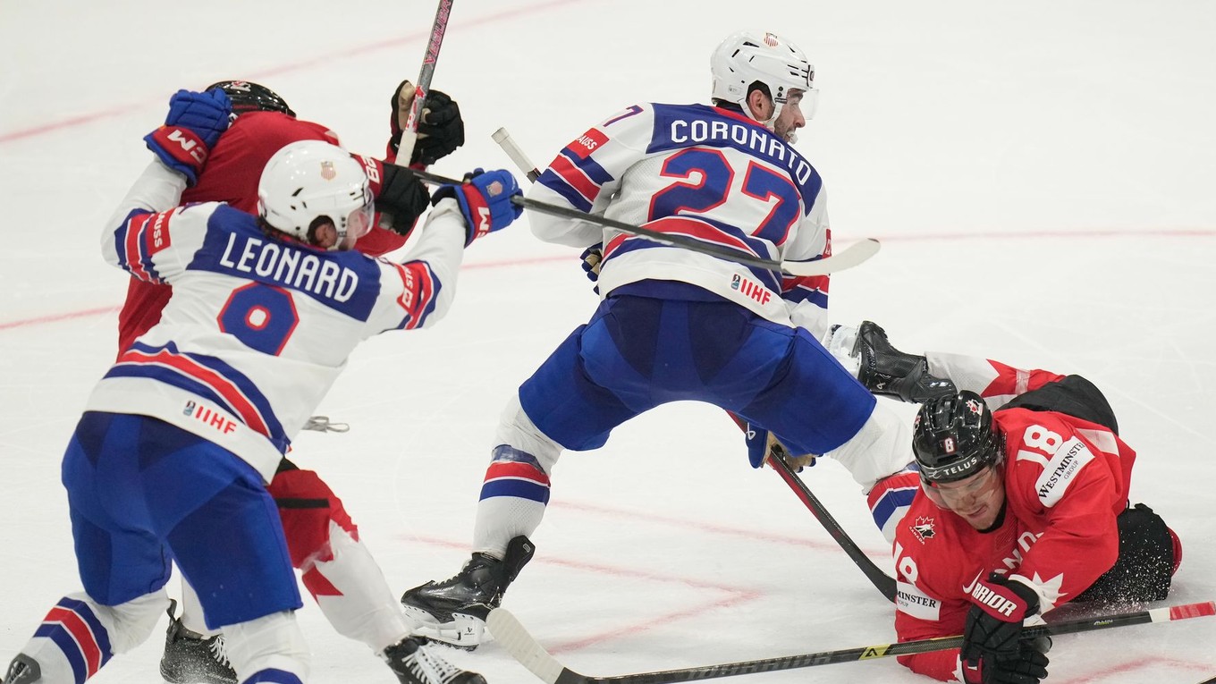 Fotka zo zápasu Kanada - USA vo štvrťfinále MS v hokeji 2026.