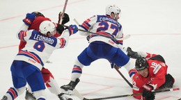 Fotka zo zápasu Kanada - USA vo štvrťfinále MS v hokeji 2026.