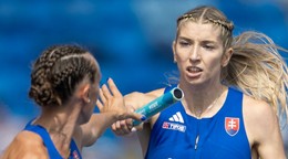 Na snímke slovenské atlétky zľava Gabriela Gajanová a Emma Zapletalová.
