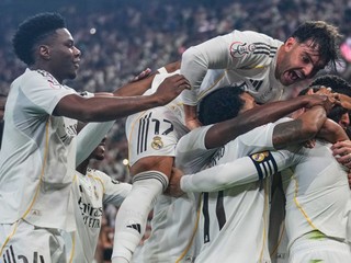 Radosť hráčov Realu Madrid po postupe do finále Španielskeho superpoháru.