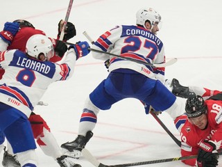 Fotka zo zápasu Kanada - USA vo štvrťfinále MS v hokeji 2026.