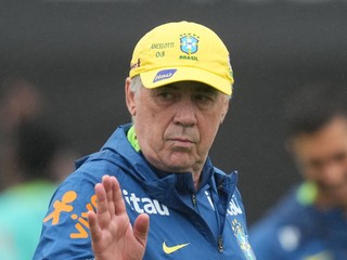 Carlo Ancelotti počas reprezentačného tréningu.