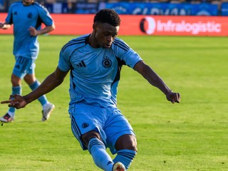 Na snímke Suleiman Camara Sanneh (Slovan).