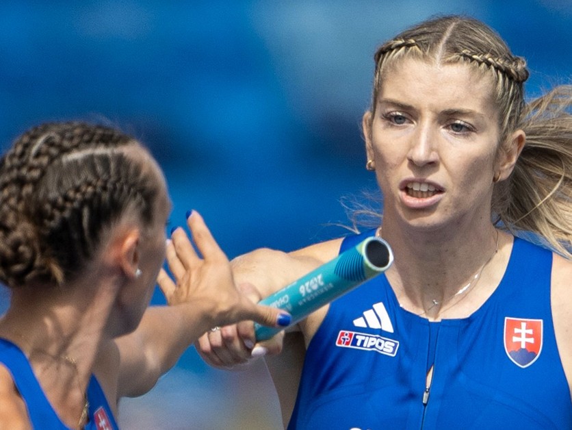 Na snímke slovenské atlétky zľava Gabriela Gajanová a Emma Zapletalová.
