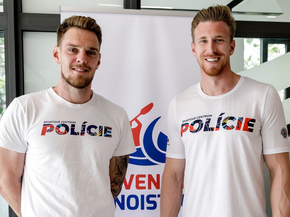 Na snímke slovenskí reprezentanti v rýchlostnej kanoistike zľava Adam Botek a Samuel Baláž 