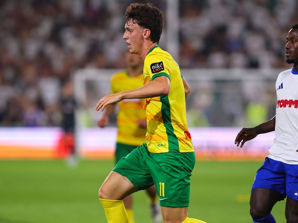 Na snímke zľava Fabian Bzdyl (Žilina) a Abdoulie Sanyang (Split).