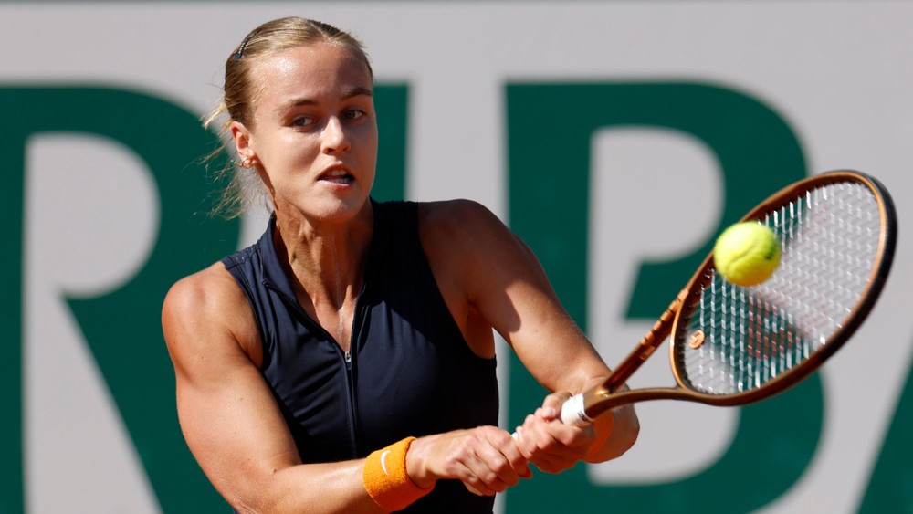 Tennis : Anna Karolína Schmiedlová qualifiée pour les huitièmes de finale de Roland Garros