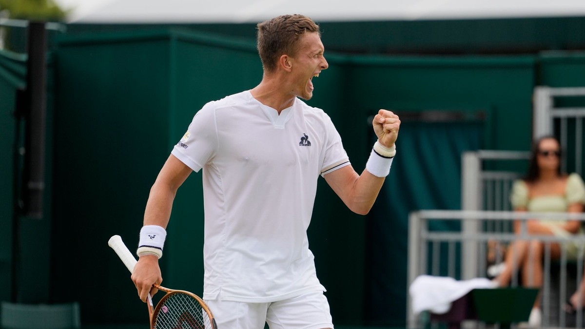 Čech Lehečka vyradil nasadeného Američana, Zverev na Wimbledone končí