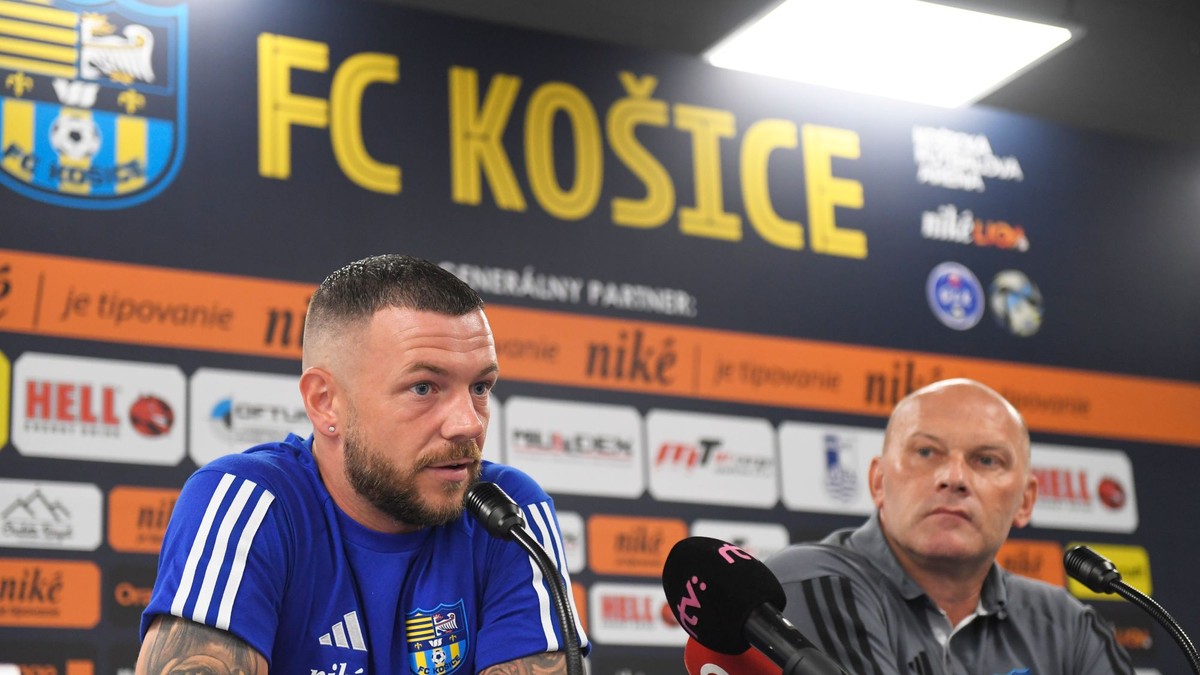 サッカーストライカーのエリック・パチンダがASリムとの試合でFCコシツェに別れを告げる