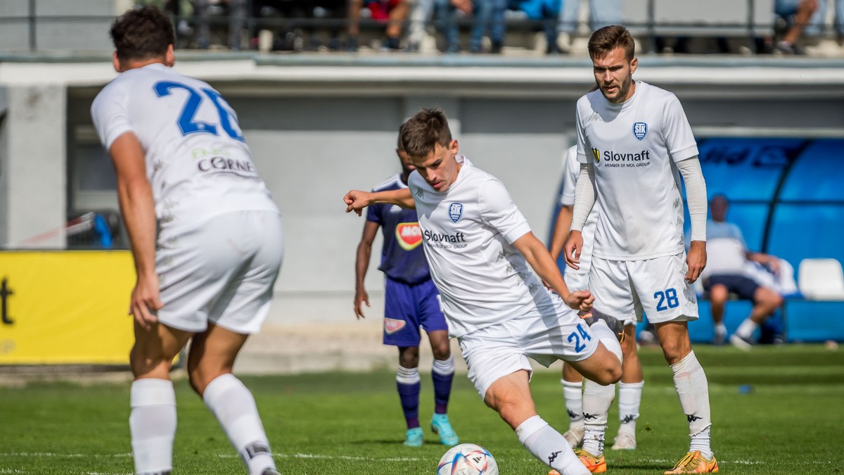 Prešov nevyužil zaváhanie Komárna a nezískal ani bod, Slovan strelil Žiline 5 gólov