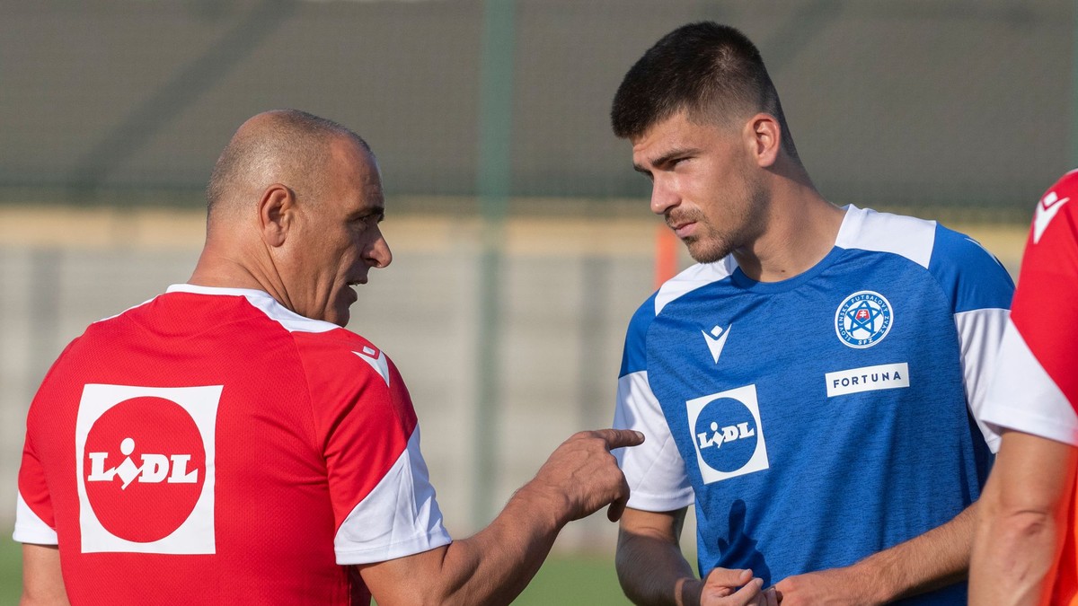 Nehrajú futbal na náhodu. Ako sa za Calzonu zmenila slovenská reprezentácia?