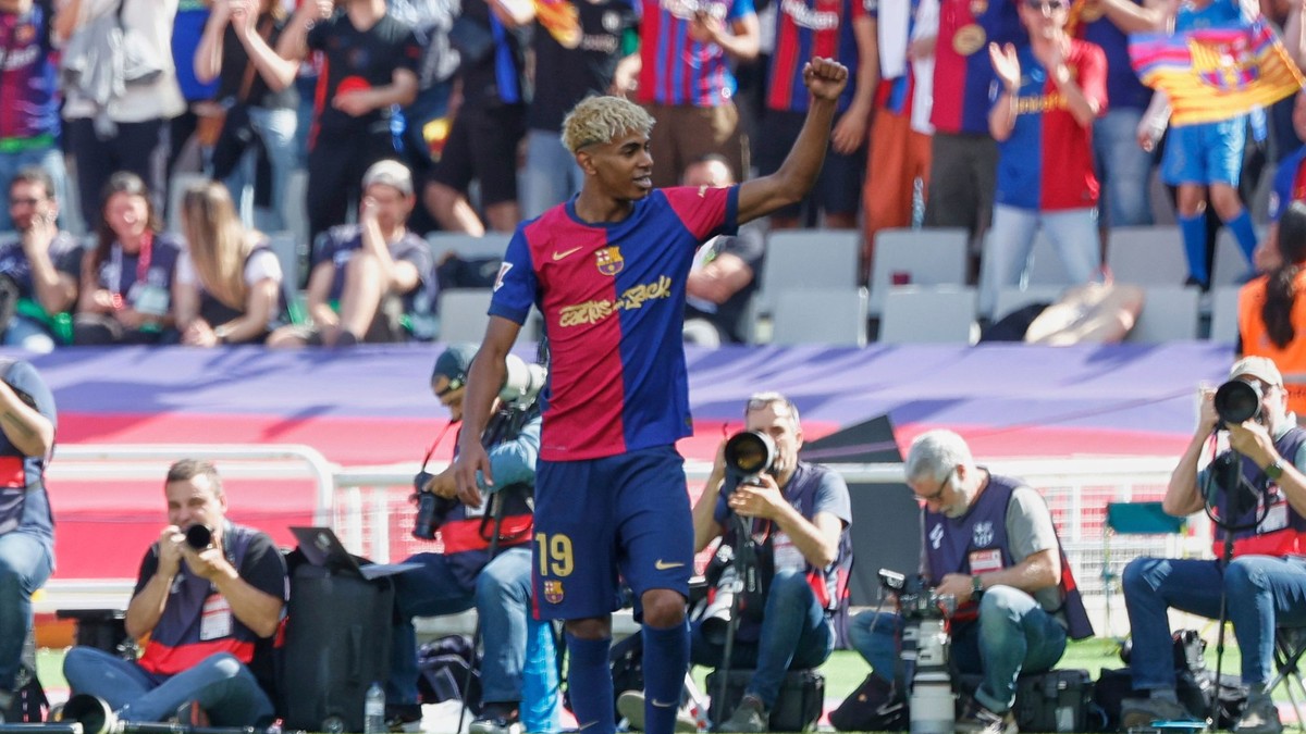 The biggest talent of the world scored a famous goal and faced criticism: shorts wears low, little running