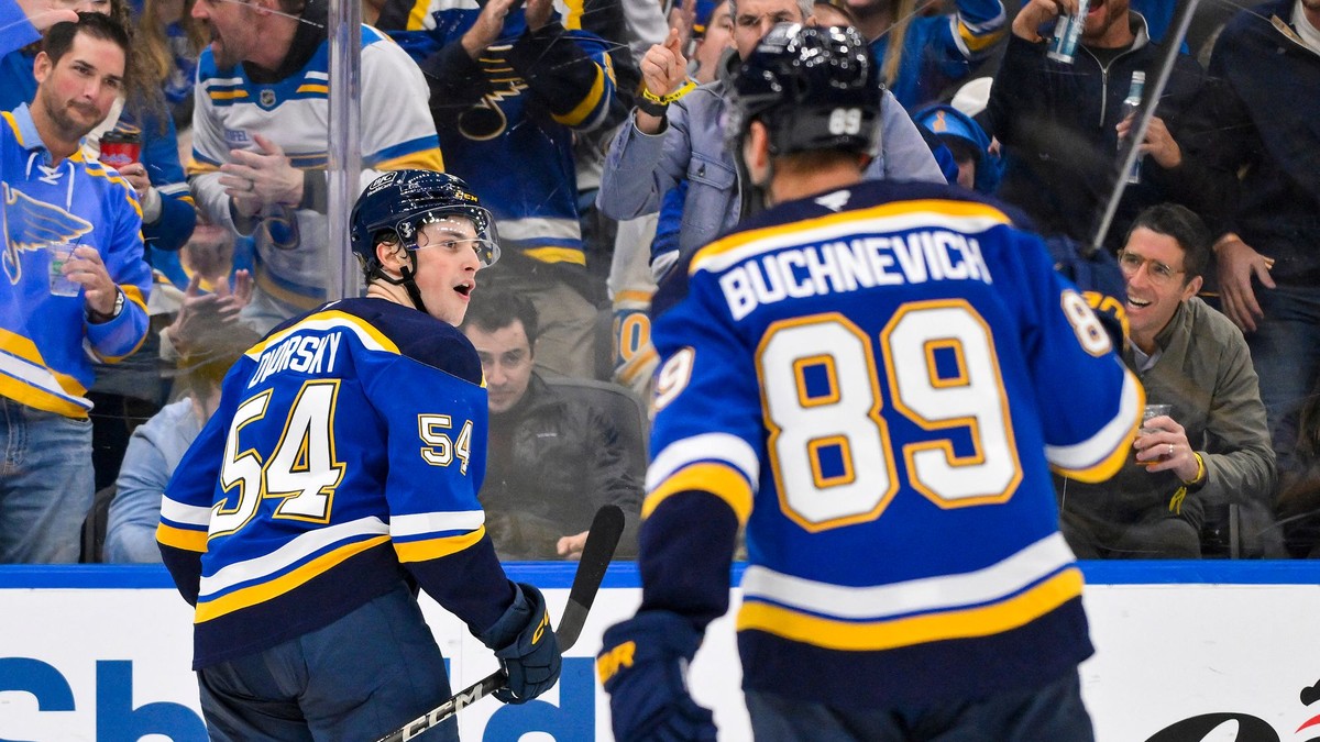 Skóruje v presilovke, vyhráva buly a asistuje. Dvorský je ako Stastny, hovorí tréner