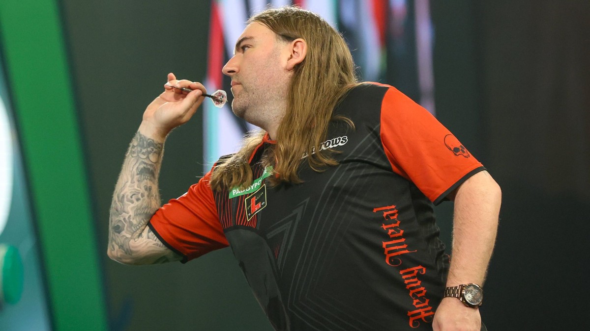 Má dedičnú vadu, nedá sa liečiť. Angličan hrá na MS, aj keď na terč dobre nevidí