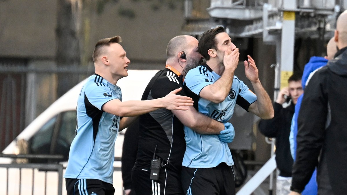 Slovan potvrdil v derby prvé miesto. Hrdinom bol proti Trnave dvojgólový Šporar