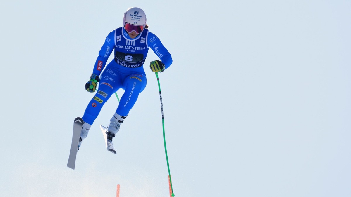 スキー：エレナ・クルトーニオバが国内スーパー大回転で優勝