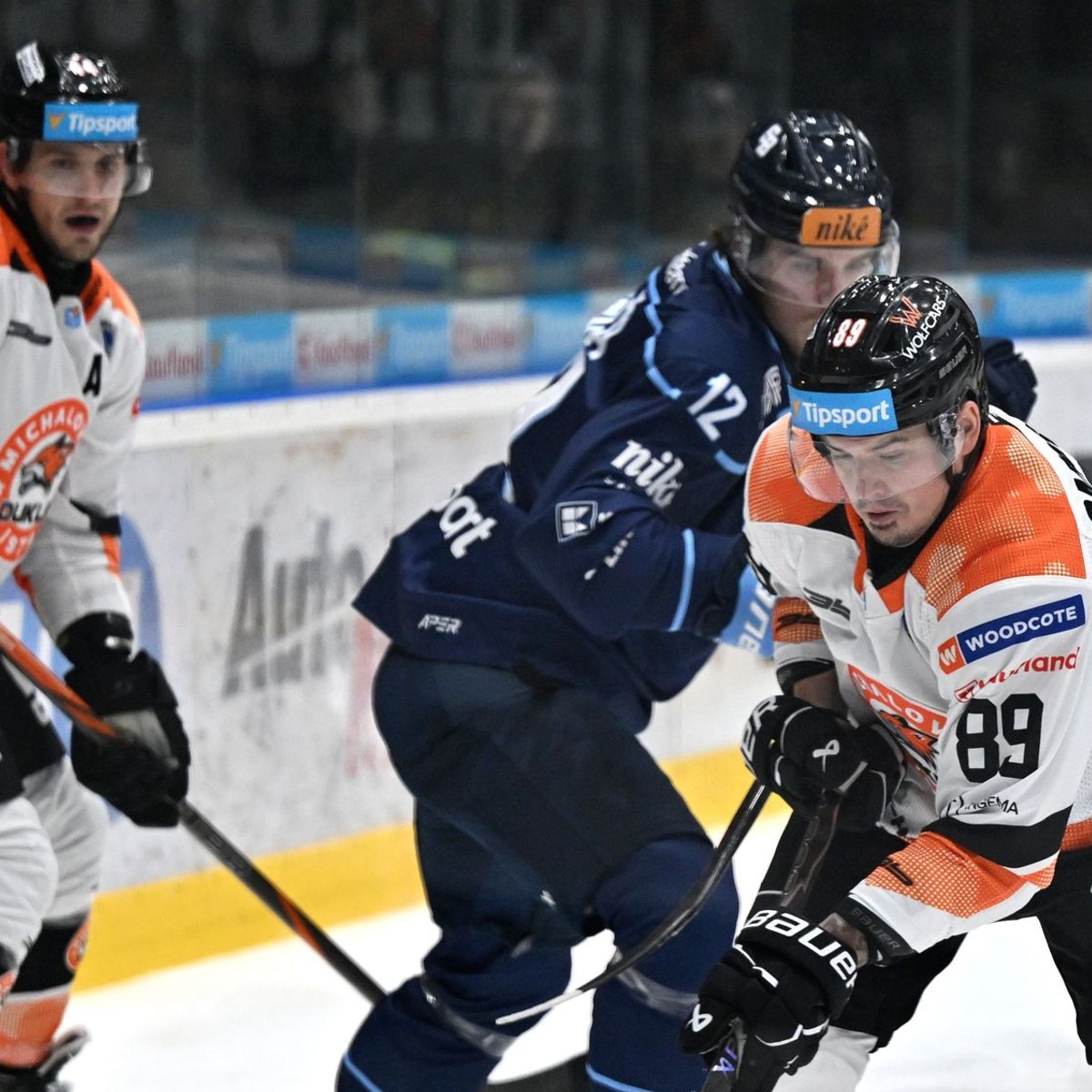 Fotka zo zápasu HK Dukla Michalovce - HC Slovan Bratislava.