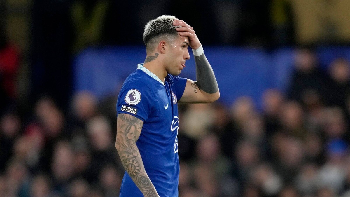 Enzo Fernández v drese Chelsea FC.