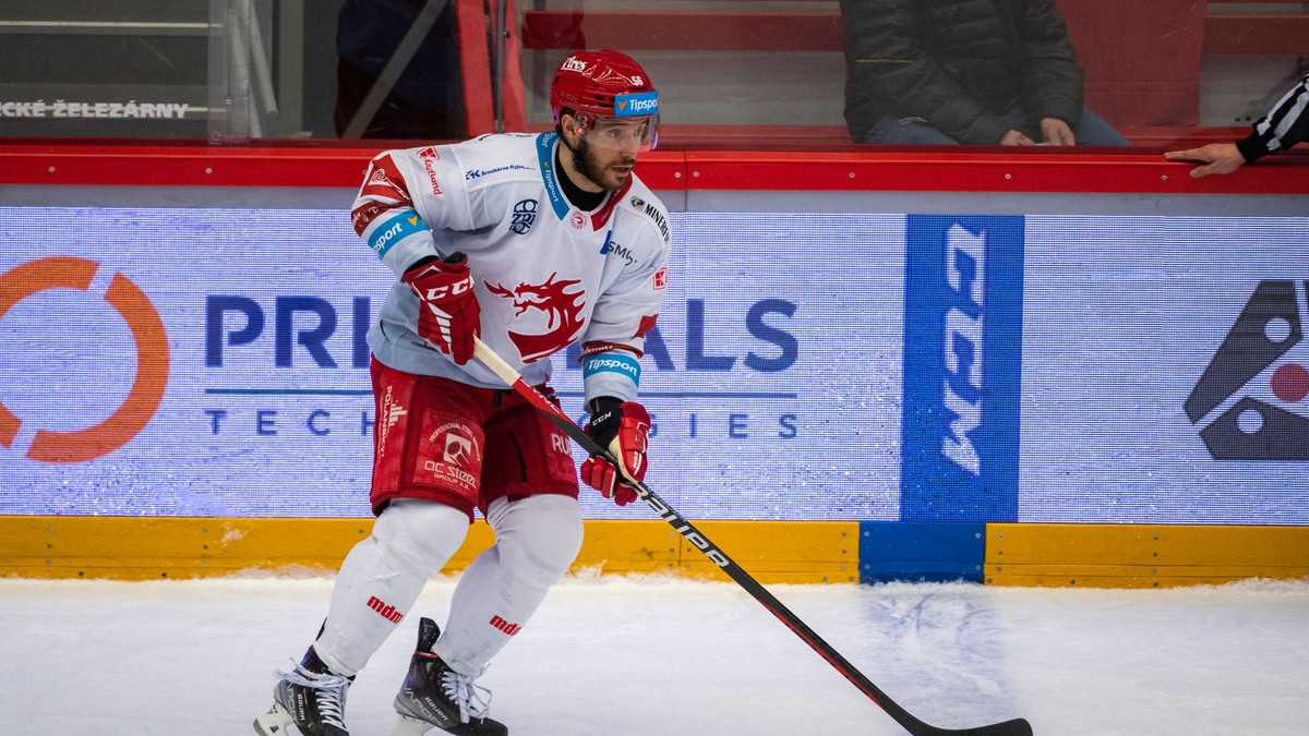 Marko Daňo v drese českého HC Oceláři Třinec.