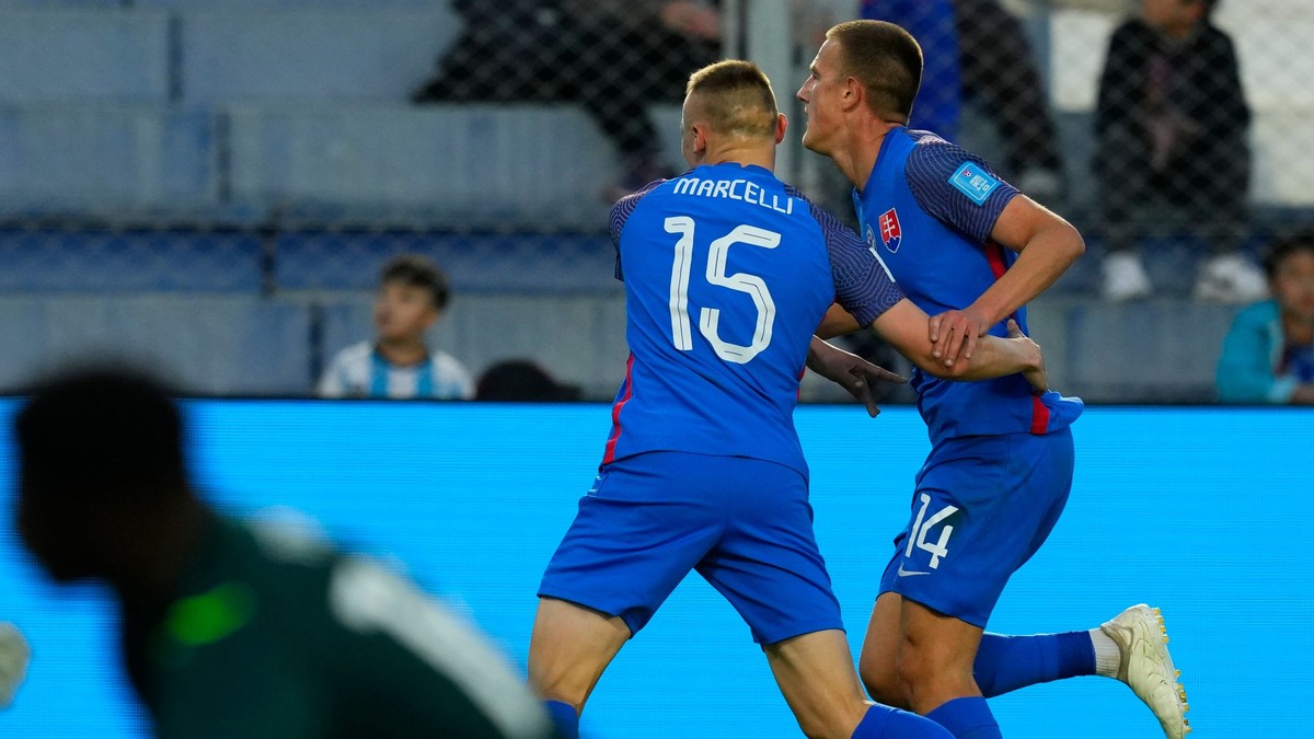 Nino Marcelli sa teší z gólu. 