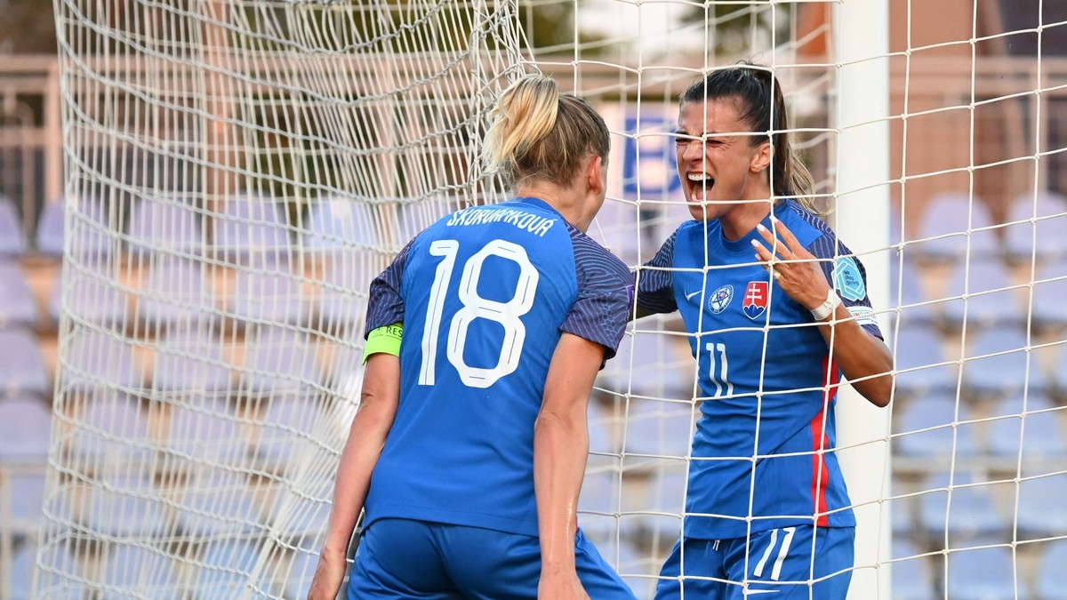 Radosť kapitánky Dominiky Škorvánkovej a Patrície Hmírovej. 