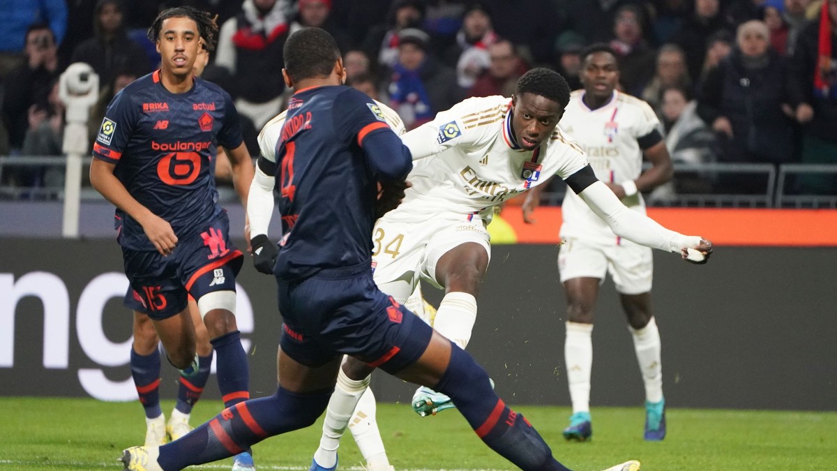 Momentka zo zápasu Lyon - Lille.