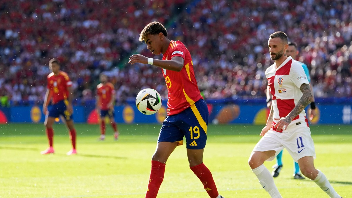 Španielsky futbalista Lamine Yamal v zápase proti Chorvátsku na EURO 2024.