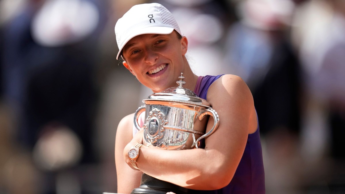 Poľská tenistka Iga Swiateková po víťazstve na Roland Garros 2024.