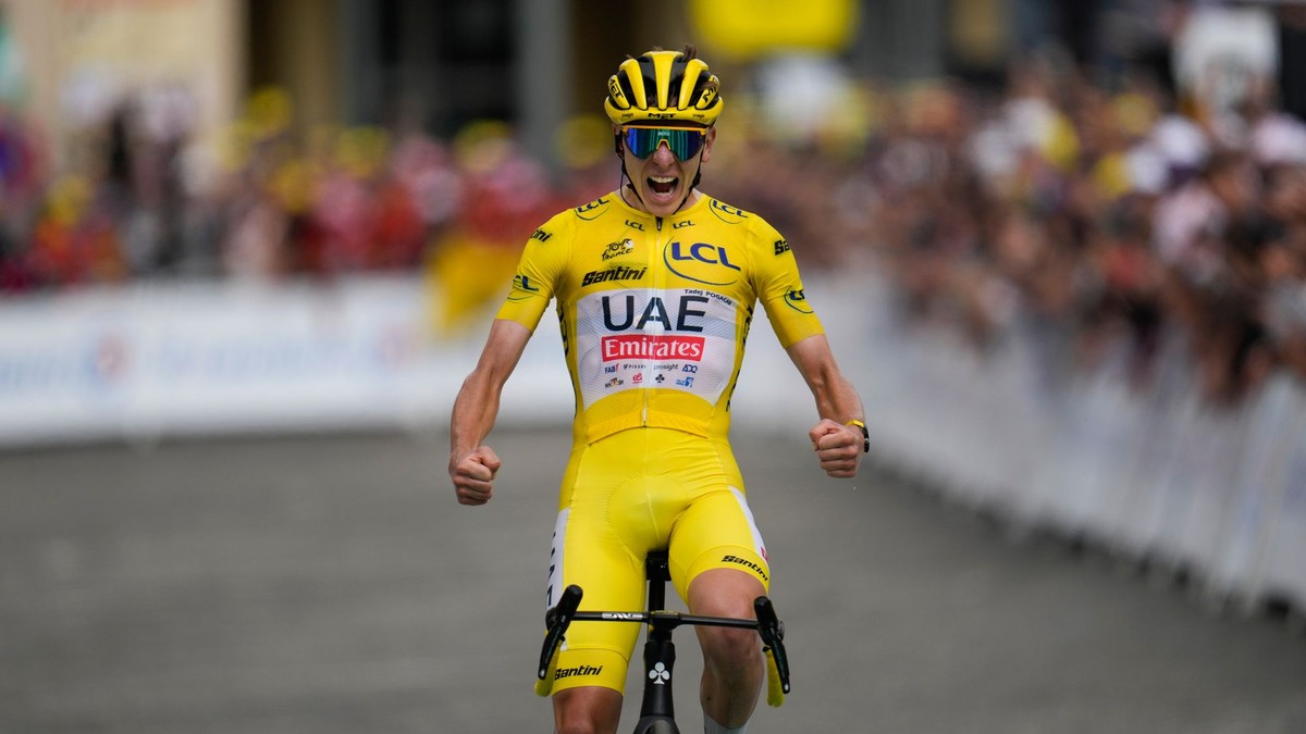 Tadej Pogačar vyhral 14. etapu na Tour de France 2024.