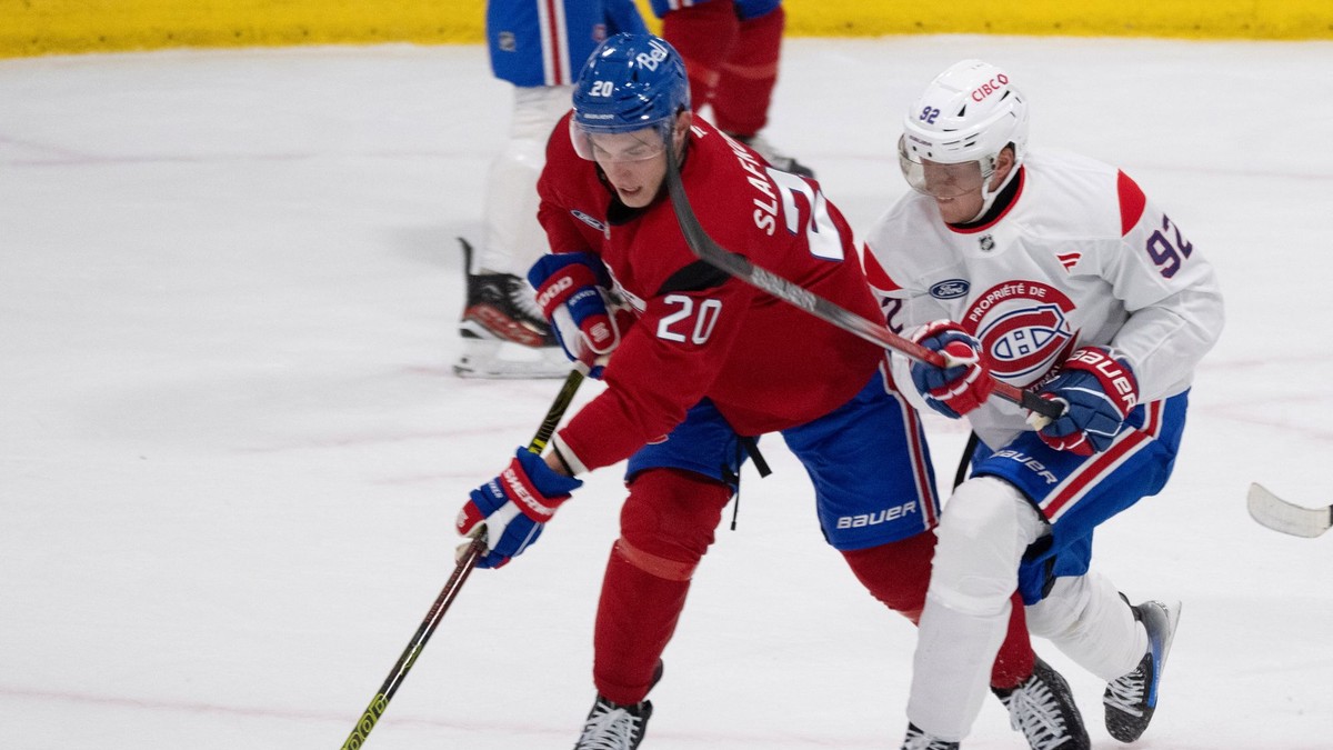 Juraj Slafkovský (vľavo) a Patrik Laine počas predsezónneho kempu Montrealu Canadiens.