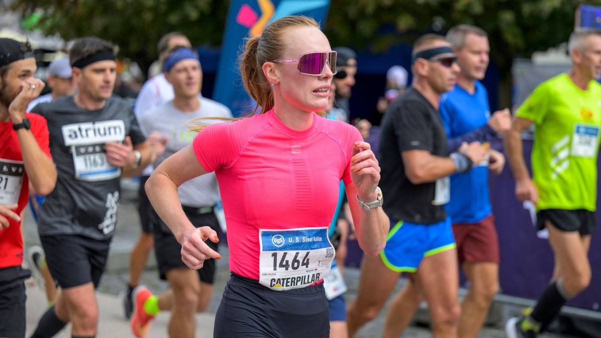 Ivona Fialková beží maratón počas bežeckých pretekov 101. ročníka Medzinárodného maratónu mieru v Košiciach.