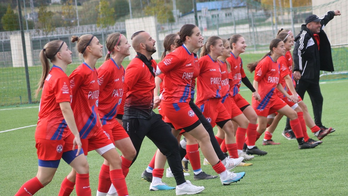 Futbalistky Partizánu Bardejov.