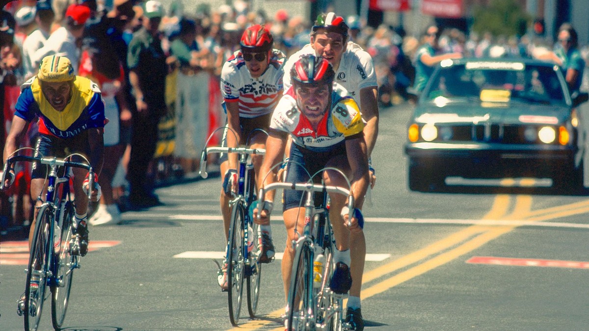 Bernard Hinault (vpredu).