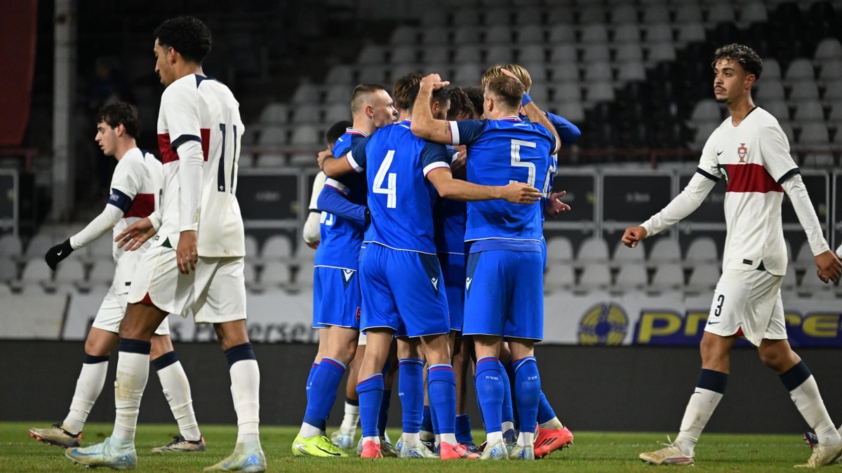 Slovenskí reprezentanti sa tešia po strelenom góle v zápase Slovensko U21 - Portugalsko U21.