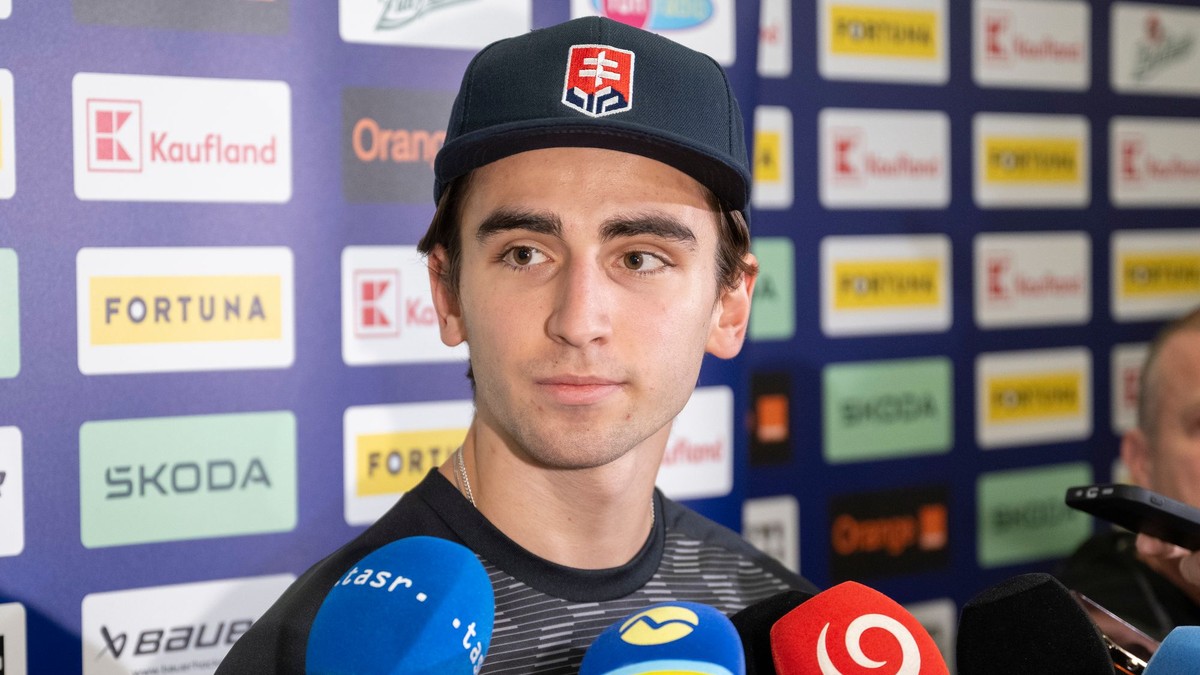 Brankár Rastislav Eliáš na zraze slovenskej hokejovej reprezentácie pred blížiacim sa Nemeckým pohárom.